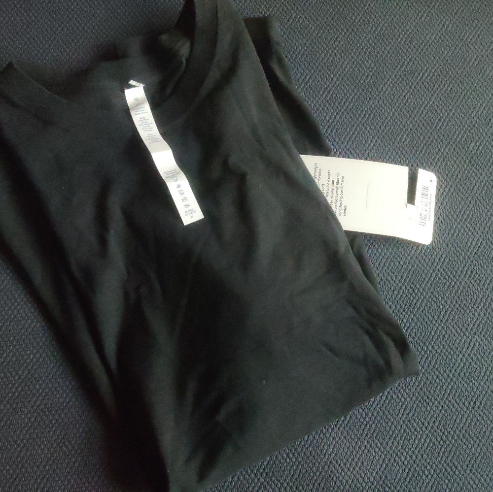 Lululemon M  5 year Basic Tee